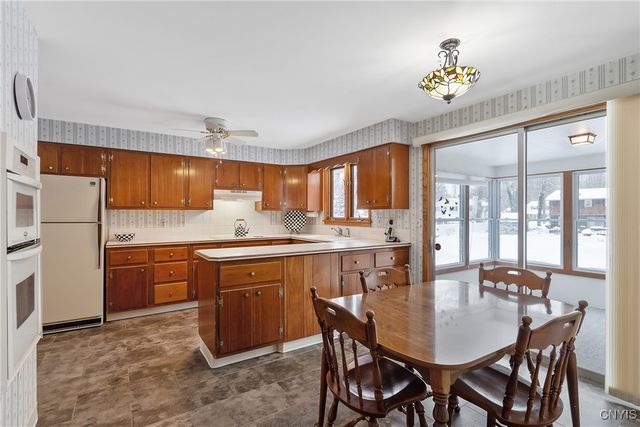 304 Colony Park Drive, Salina, NY 13088