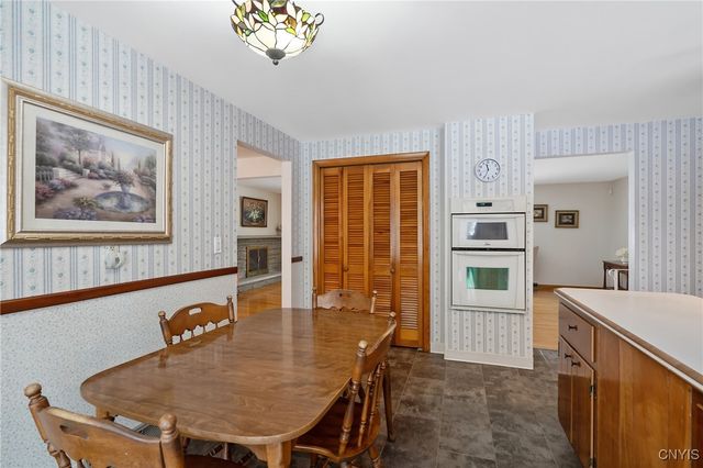 304 Colony Park Drive, Salina, NY 13088