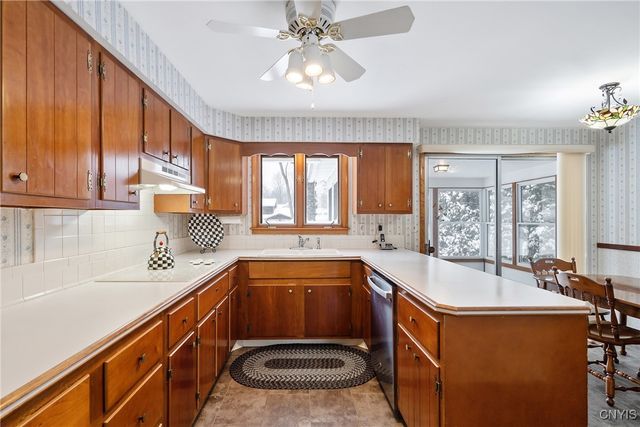 304 Colony Park Drive, Salina, NY 13088