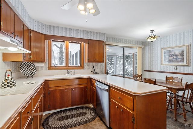 304 Colony Park Drive, Salina, NY 13088