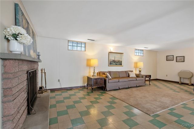 304 Colony Park Drive, Salina, NY 13088