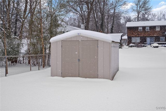 304 Colony Park Drive, Salina, NY 13088