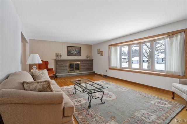 304 Colony Park Drive, Salina, NY 13088