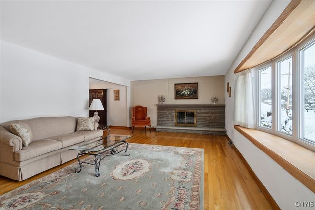 304 Colony Park Drive, Salina, NY 13088