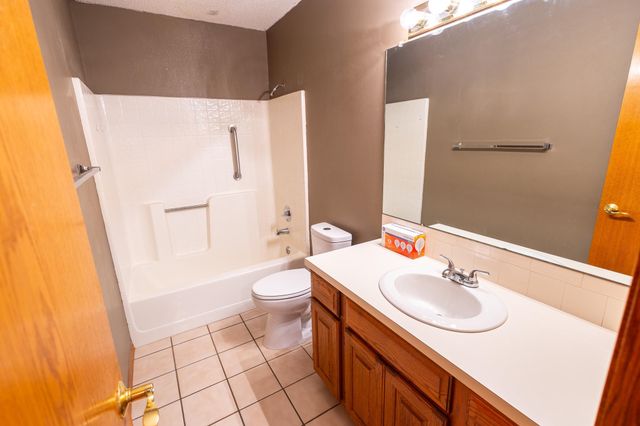 9305 E Clark St, Wichita, KS 67207