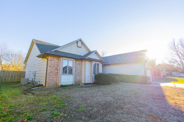 9305 E Clark St, Wichita, KS 67207