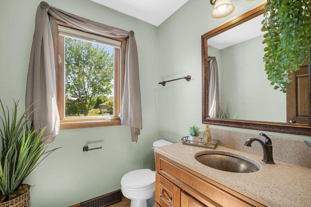 W265N2184 Sawgrass LANE, Pewaukee, WI 53072