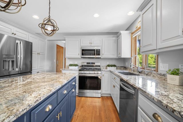 W265N2184 Sawgrass LANE, Pewaukee, WI 53072