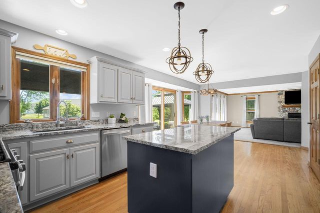 W265N2184 Sawgrass LANE, Pewaukee, WI 53072