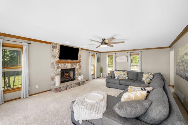 W265N2184 Sawgrass LANE, Pewaukee, WI 53072