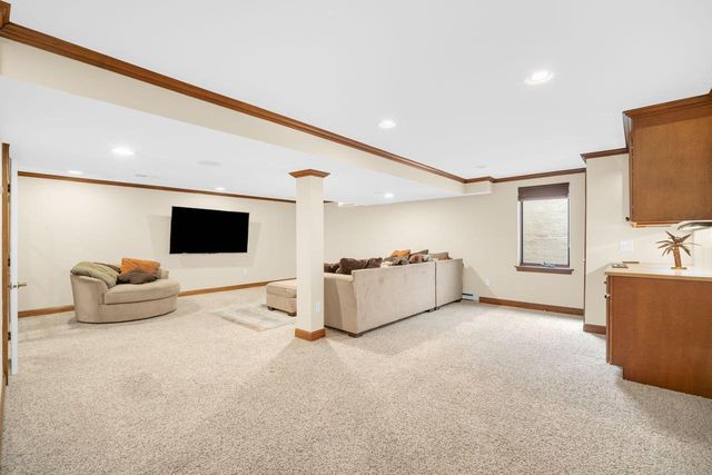 W265N2184 Sawgrass LANE, Pewaukee, WI 53072