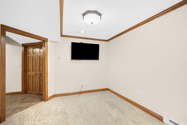 W265N2184 Sawgrass LANE, Pewaukee, WI 53072