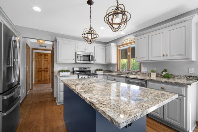 W265N2184 Sawgrass LANE, Pewaukee, WI 53072