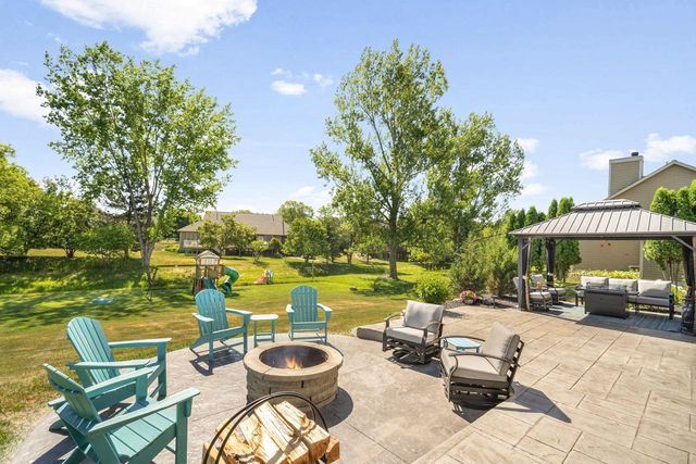 W265N2184 Sawgrass LANE, Pewaukee, WI 53072