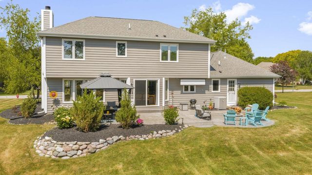 W265N2184 Sawgrass LANE, Pewaukee, WI 53072