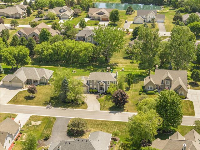 W265N2184 Sawgrass LANE, Pewaukee, WI 53072