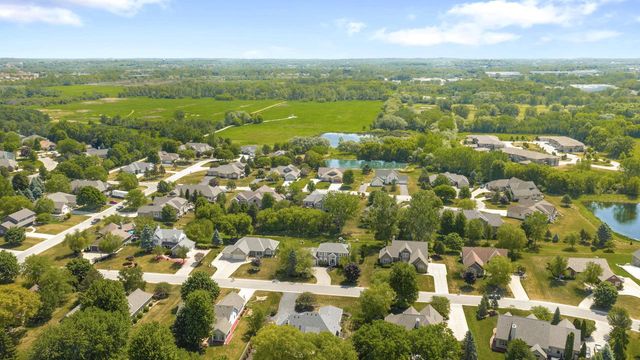 W265N2184 Sawgrass LANE, Pewaukee, WI 53072