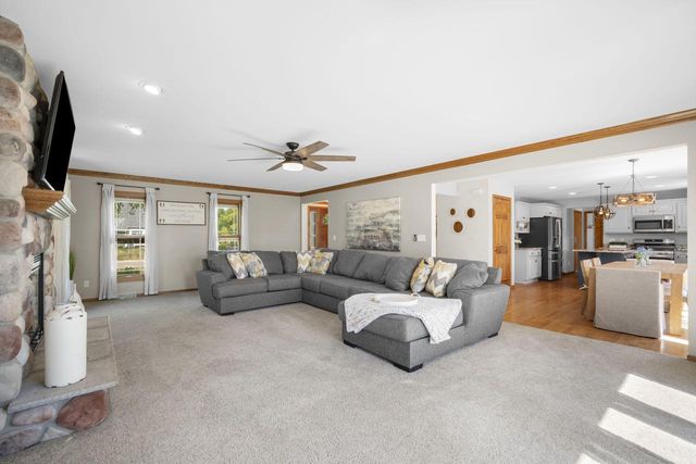 W265N2184 Sawgrass LANE, Pewaukee, WI 53072