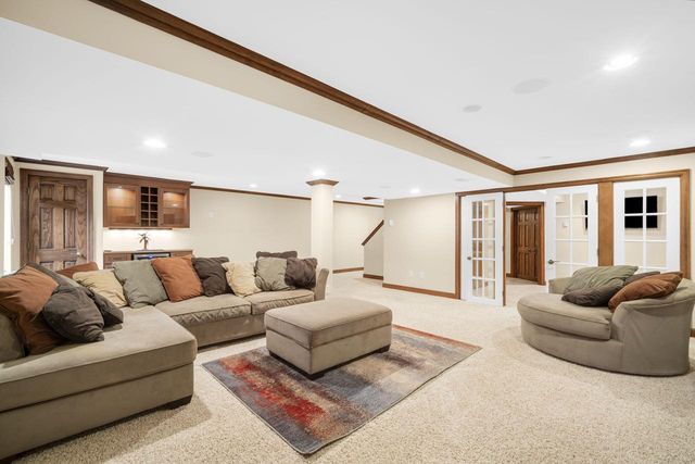 W265N2184 Sawgrass LANE, Pewaukee, WI 53072