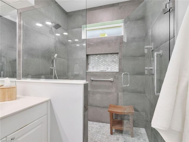 11163 Longshore WAY E, Naples, FL 34119
