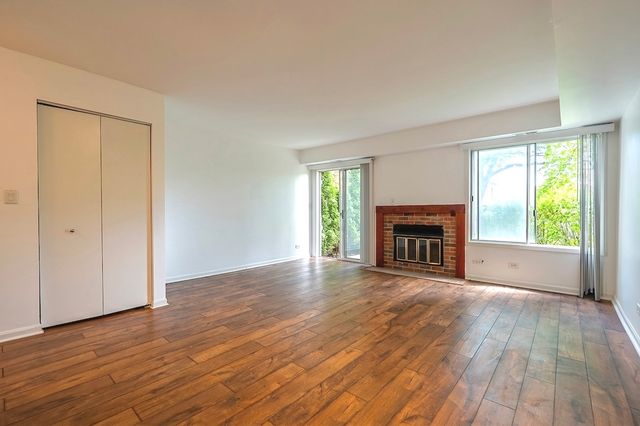 514 E Windgate Court 2D5, Arlington Heights, IL 60005