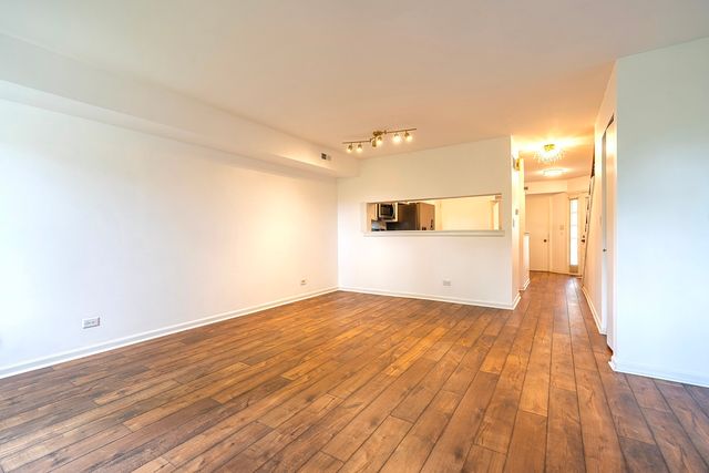 514 E Windgate Court 2D5, Arlington Heights, IL 60005
