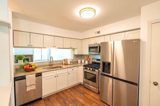 514 E Windgate Court 2D5, Arlington Heights, IL 60005