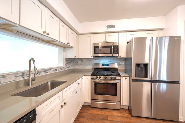 514 E Windgate Court 2D5, Arlington Heights, IL 60005
