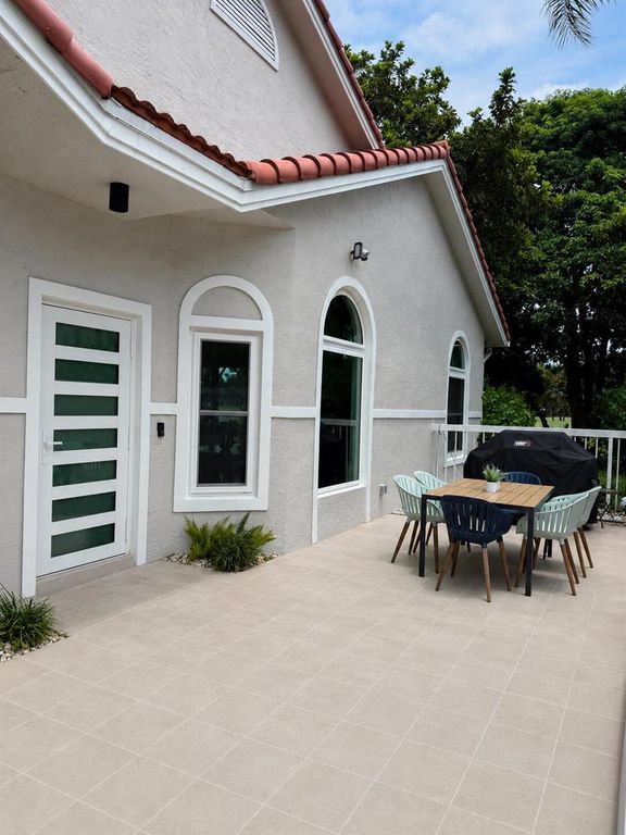 4103 Carriage Drive H4, Pompano Beach, FL 33069