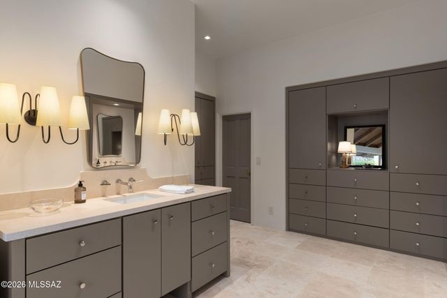 6482 N Ventana Canyon Drive, Tucson, AZ 85750