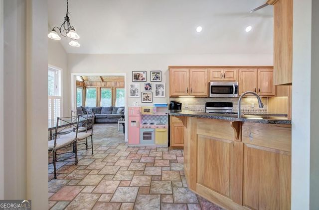 1082 Fieldstone Drive, Canton, GA 30114