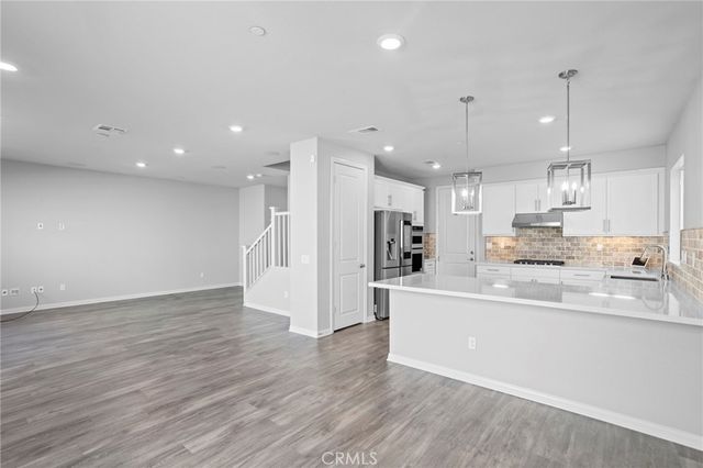 11612 Amsterdam, Sylmar, CA 91342