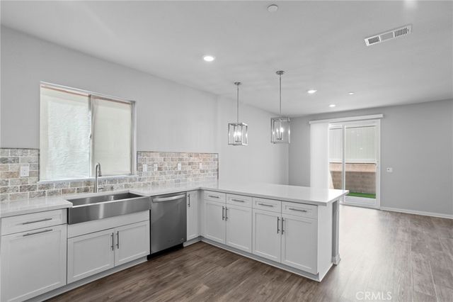 11612 Amsterdam, Sylmar, CA 91342