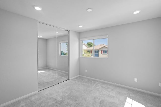 11612 Amsterdam, Sylmar, CA 91342