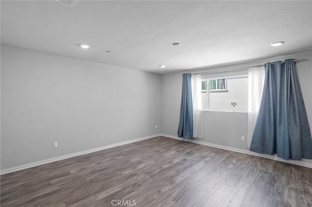 11612 Amsterdam, Sylmar, CA 91342