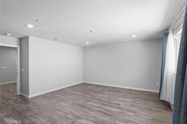 11612 Amsterdam, Sylmar, CA 91342