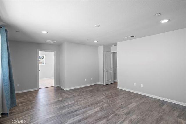 11612 Amsterdam, Sylmar, CA 91342