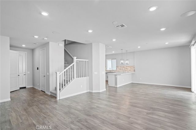 11612 Amsterdam, Sylmar, CA 91342