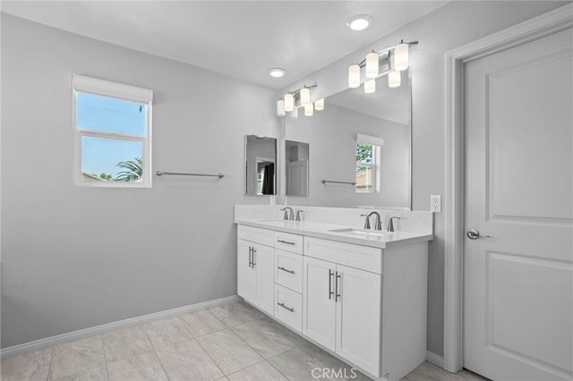 11612 Amsterdam, Sylmar, CA 91342