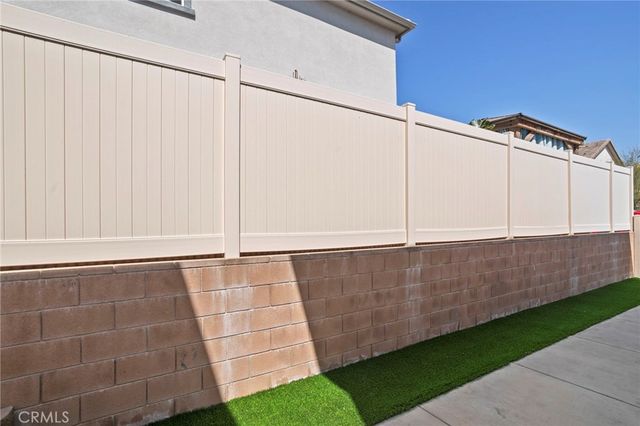 11612 Amsterdam, Sylmar, CA 91342