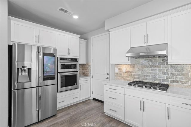 11612 Amsterdam, Sylmar, CA 91342