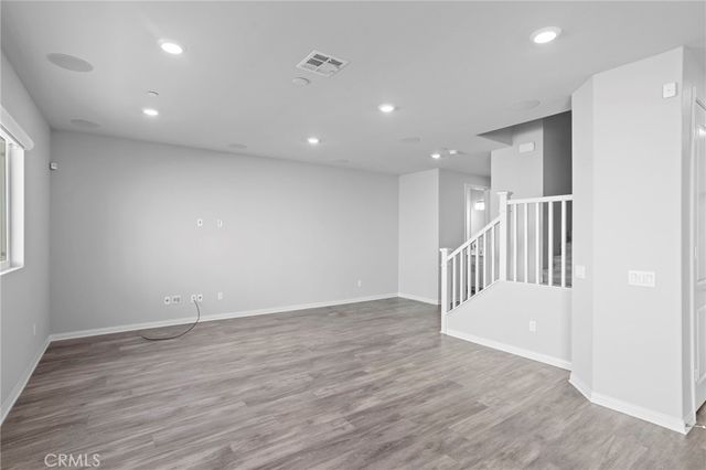 11612 Amsterdam, Sylmar, CA 91342
