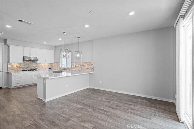 11612 Amsterdam, Sylmar, CA 91342
