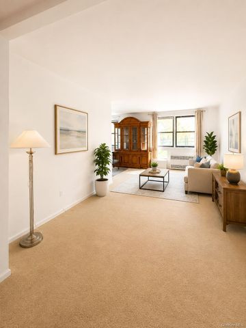 131-11 kew gardens Road 4H, Richmond Hill, NY 11418