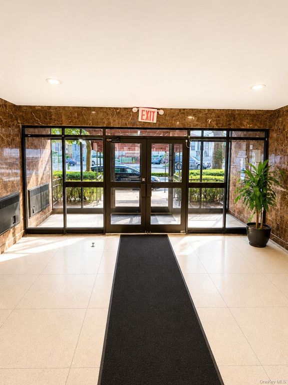 131-11 kew gardens Road 4H, Richmond Hill, NY 11418
