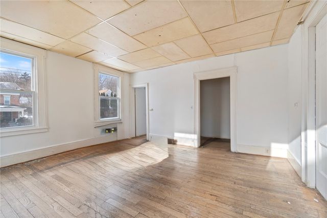 100 Broad Street, Lyons, NY 14489