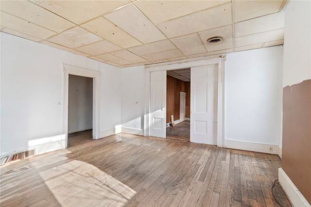 100 Broad Street, Lyons, NY 14489