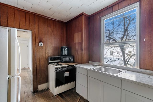 100 Broad Street, Lyons, NY 14489