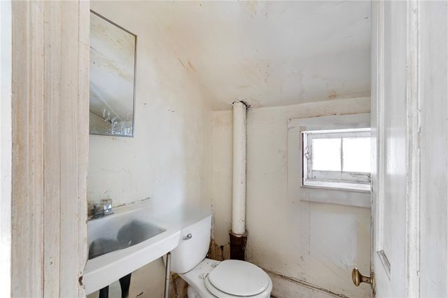 100 Broad Street, Lyons, NY 14489