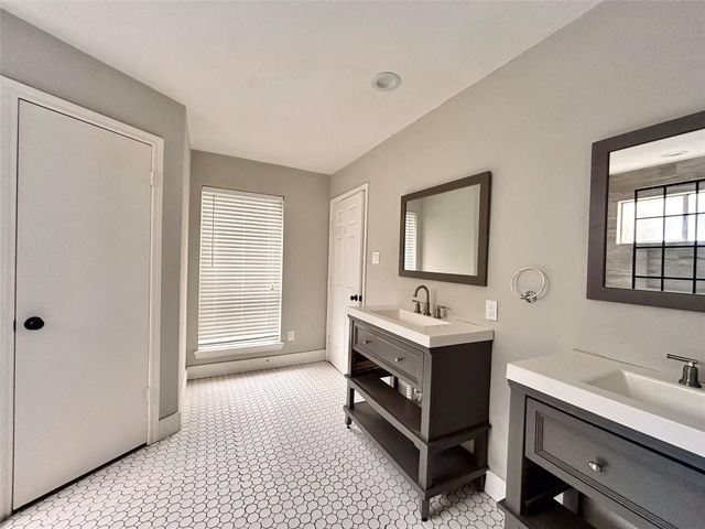 11642 Trailmont Drive, Houston, TX 77077